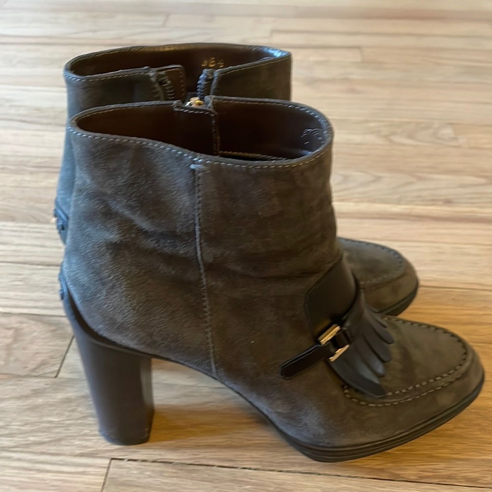 TODS woman’s suede shoes. Dark grey heeled boot. fringe on front! Size 38 1/2